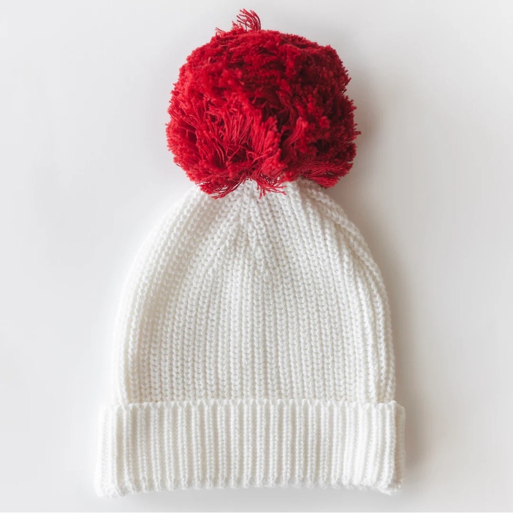 NWT BIG POM POM BEENIE HAT Age 3-4